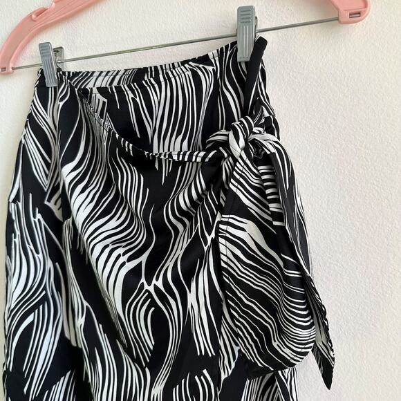 Black white abstract wavy print wrap tie midi skirt XS - Picture 3 of 5